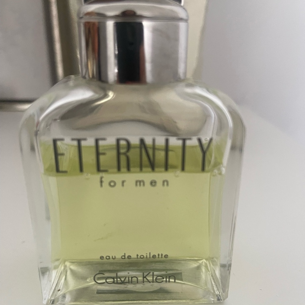 Calvin Klein Eternity for Men Eau de Toilette - Silver and Light Yellow